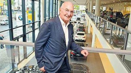 Stolzer Papa. Architekt Peter Lanz freute sich schon vor einem Monat über die pünktliche Eröffnung der neuen BMW-Niederlassung am Kaiserdamm. 