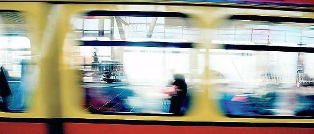 Läuft und läuft. Die alten Züge der S-Bahn müssen noch länger halten als geplant.