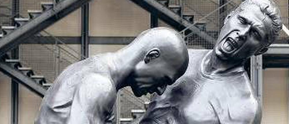 Steht zwar nicht vor einem Stadion, aber dafür vor dem Centre Pompidou in Paris: Eine Hommage an Zinedine Zidanes Kopfstoß gegen Marco Materazzi im WM-Finale 2006.