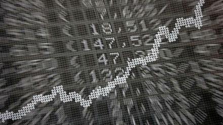 Tendenziell aufwärts. Die Geschäfte der Dax-Konzerne in aller Welt laufen gut - wäre da nicht der Wechselkurs.