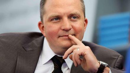 Der Journalist Jörg Thadeusz engagiert sich nicht nur für Flüchtlinge, sondern auch gegen Rechtsradikale.