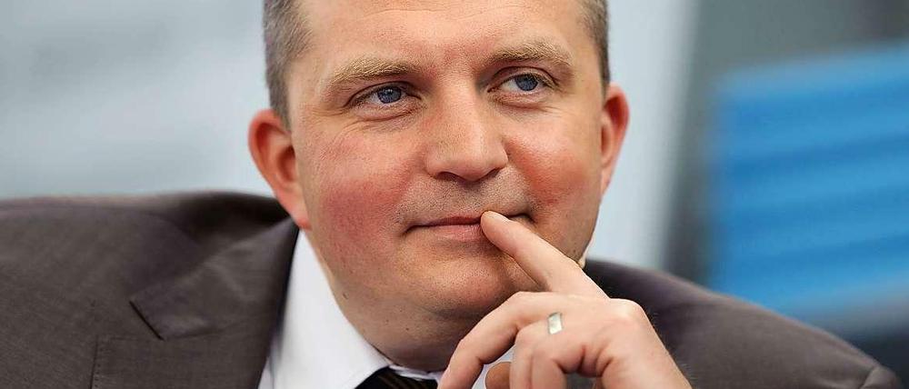 Der Journalist Jörg Thadeusz engagiert sich nicht nur für Flüchtlinge, sondern auch gegen Rechtsradikale.