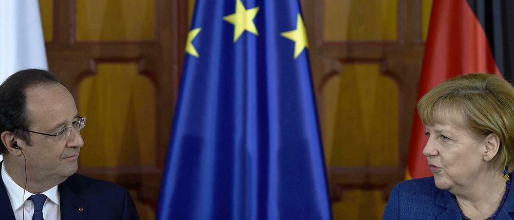Angela Merkel und Frankreichs Präsident Hollande drohen Russland mit schärferen Sanktionen.