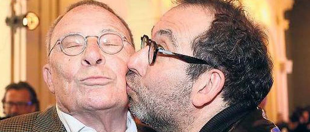 Der frühere Intendant des Theaters des Westens, Preisträger Helmut Baumann (li.), und der Intendant der Komischen Oper, Barrie Kosky, vor der Verleihung des ersten Deutschen Musical Theater Preises. 