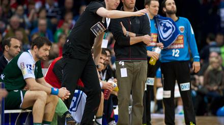 Deutsch-isländische Kompetenz. Füchse-Trainer Dagur Sigurdsson und sein Co-Trainer Volker Zerbe im Zwiegespräch.