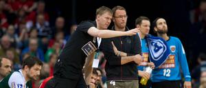 Deutsch-isländische Kompetenz. Füchse-Trainer Dagur Sigurdsson und sein Co-Trainer Volker Zerbe im Zwiegespräch. 