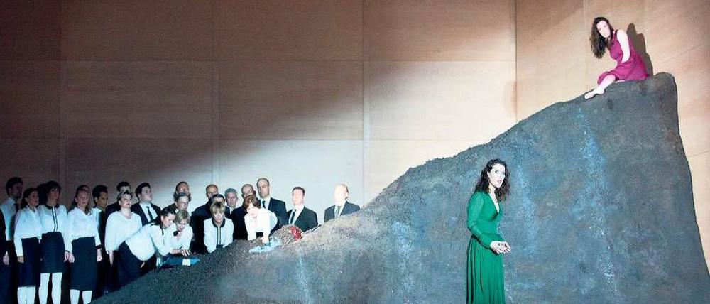 Das Leben ist ein kurzer steiler Pfad. Nicole Chevalier als Télaire und Annelie Sophie Mueller als Phébé in „Castor et Pollux“.