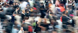 Nichts wie weg. Für manche Angstpatienten sind Menschenmassen unerträglich.