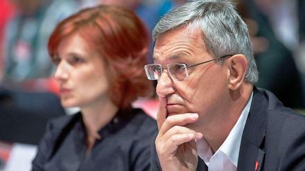 Die beiden Vorsitzenden der Partei Die Linke, Katja Kipping und Bernd Riexinger, auf dem Parteitag in Berlin einer Rede. Im Mittelpunkt des dreitägigen Bundesparteitags steht die Wahl einer neuen Parteiführung.