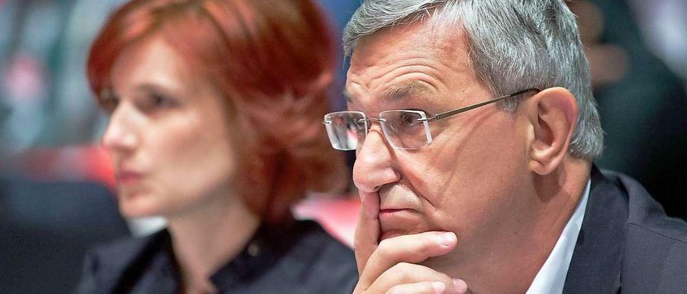 Die beiden Vorsitzenden der Partei Die Linke, Katja Kipping und Bernd Riexinger, auf dem Parteitag in Berlin einer Rede. Im Mittelpunkt des dreitägigen Bundesparteitags steht die Wahl einer neuen Parteiführung. 