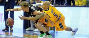 Ringkampf. Albas David Logan (rechts) gegen den Ulmer Per Günther. 