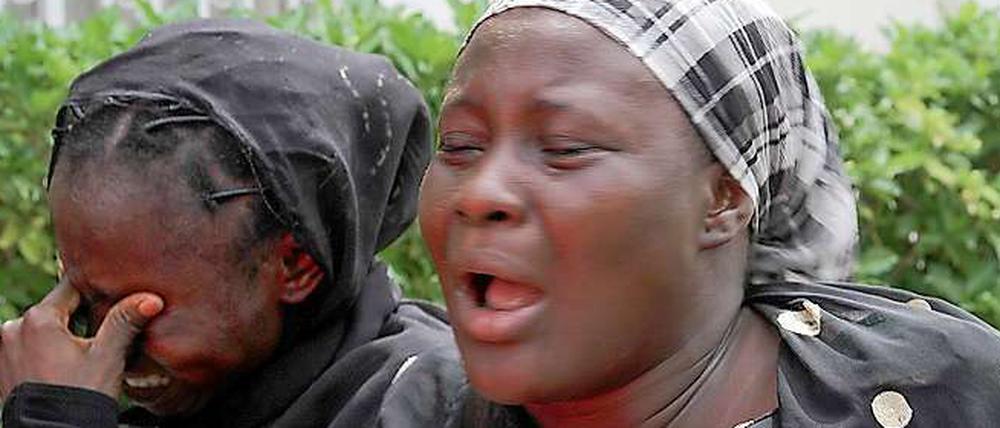 Angehörige der entführten Schülerinnen protestieren in der nordöstlichen Stadt Maiduguri gegen die Untätigkeit der nigerianischen Regierung.