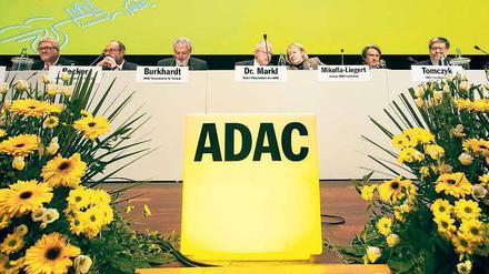 Erleuchtende Einsichten. Die Vereinssatzung sei „etwas stark gedehnt worden“, erklärte Interimspräsident August Markl in Saarbrücken. Unternehmerisch tätig sein werde der ADAC jedoch auch weiterhin.