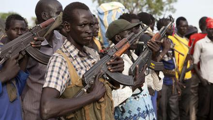 Bewaffnete Regierungsgegner im Südsudan im April.