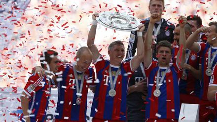 "Unglaubliche Saison": Der FC Bayern feiert den Meistertitel.