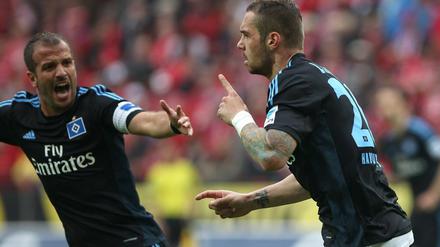 Hoffnungsschimmer für den HSV: Lasogga (r.) und Van der Vaart bejubeln das 1:1 in Mainz.