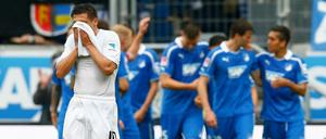 Trauer bei Braunschweigs Boland (v.): Nach nur einem Jahr muss die Eintracht wieder absteigen.