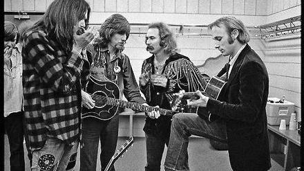Crosby, Stills, Nash & Young 1970 vor einem Auftritt in Minnesoat.