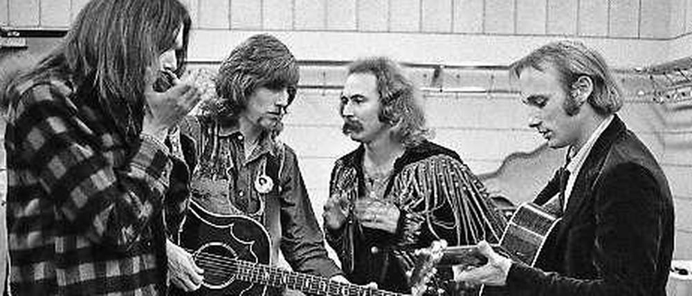 Crosby, Stills, Nash & Young 1970 vor einem Auftritt in Minnesoat.