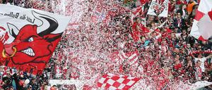 Aufstiegsjubel der Leipziger Fans nach dem Sieg über den 1. FC Saarbrücken.