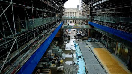 Blick auf den Bundesrat. Aus der glasüberdachten Passage der „Mall of Berlin“ schaut man auf den Sitz der Länderkammer in der Leipziger Straße.
