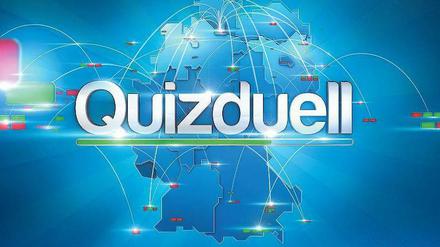 Wo erhielt Snowden Asyl? Die Spiele-App „Quizduell“ umfasst 27 000 Fragen aus 19 Kategorien. Über 16 Millionen Menschen haben sich in Deutschland die App aufs Smartphone geholt. Jetzt kommt das Phänomen ins Fernsehen. Fotos: NDR, Promo