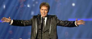 Kommt in meine Arme. Cliff Richard, 73, ist seit fast 60 Jahren im Showgeschäft. Einst nannte man ihn den britischen Elvis, heute ist er eher für seichtere Klänge bekannt.