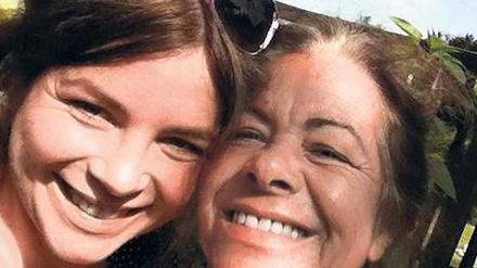 Maria Groß und ihre Mutter, von der sie sich regelmäßig bekochen lässt.