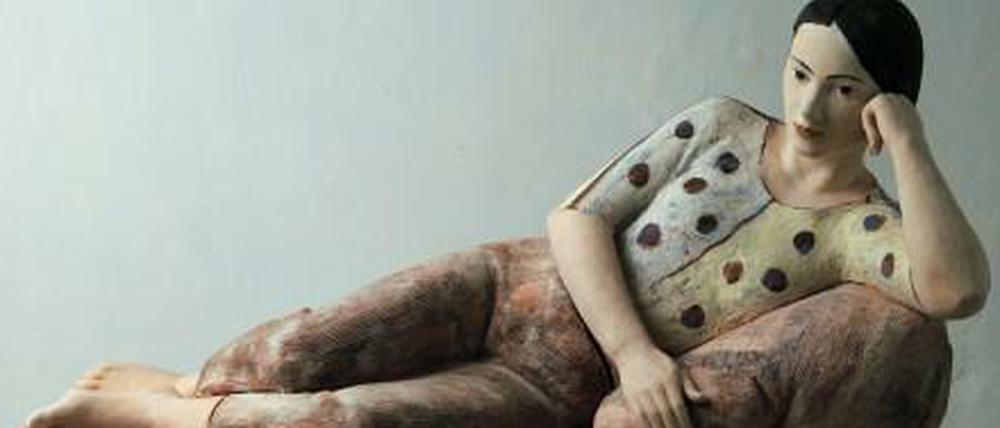 Robert Metzkes: Große Liegende2006, Terrakotta engobiert83 x 145 x 54 cm