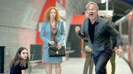 Außer sich: Kommissar Ballauf (Klaus J. Behrendt) konnte den Angriff auf den am Boden liegenden Musikstudenten nicht verhindern. Foto: WDR