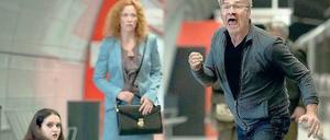 Außer sich: Kommissar Ballauf (Klaus J. Behrendt) konnte den Angriff auf den am Boden liegenden Musikstudenten nicht verhindern. Foto: WDR