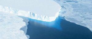 Der Thwaites-Gletscher ist angeschlagen. Von unten her setzt ein Grad warmes Wasser den Eismassen in der Westantarktis zu. 