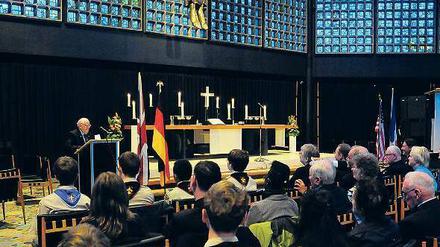 Gutes Gedächtnis. Zum Gottesdienst anlässlich des 65. Jahrestages des Blockade-Endes waren auch die Luftbrücke-Piloten gekommen.