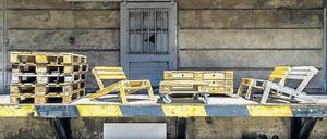 Ich war eine Europalette: Designermöbel von Kimidori im Kreuzberger Lager des Online-Shops.