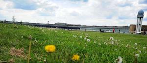 Unendliche Weiten. Kann da nicht ein Stückchen weg? Ums Tempelhofer Feld in Berlin wird heftig gestritten. 