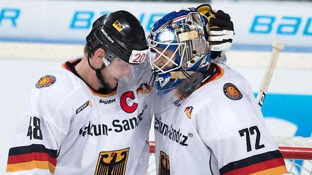Wollen auch gegen Kasachstan jubeln: Kapitän Frank Hördler und Torwart Rob Zepp von den Eisbären Berlin.
