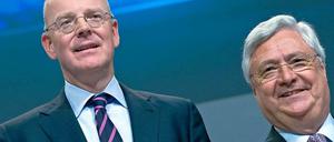 Commerzbank-Chef Martin Blessing (links) sowie sein Ziehvater, der heutige Aufsichtsratschef Klaus-Peter Müller, sollten endlich den Weg für einen personellen Neuanfang an der Konzernspitze freimachen, meint ein Redner auf der Hauptversammlung.