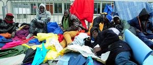 Die Flüchtlinge vom Alex. Nach einer Woche reichten die Kräfte nicht mehr für den Hungerstreik, doch von "aufgeben" wollen sie nicht sprechen
