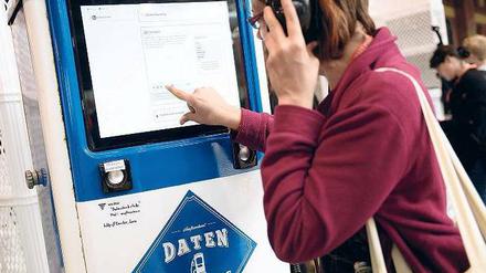 Daten sind der Rohstoff, mit dem die Informationsgesellschaft angetrieben wird. Auf der Internetkonferenz re:publica in Berlin wurden von Montag bis Donnerstag die Licht- und Schattenseiten dieser Entwicklung behandelt. Foto: dpa