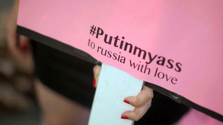 Schildbürger: Russische Aktivisten im Kampf gegen Homophobie.