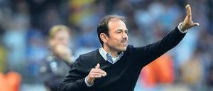 Jos Luhukay, 50, ist vor einem Jahr mit Hertha BSC aufgestiegen und hat in dieser Saison mit der Mannschaft souverän den Klassenerhalt geschafft. Sein Vertrag läuft bis 2016. 