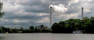 Von gestern. Das Heizkraftwerk Klingenberg an der Rummelsburger Bucht ist zwar längst nicht das größte in Berlin, aber veraltet und deshalb besonders klimaschädlich.