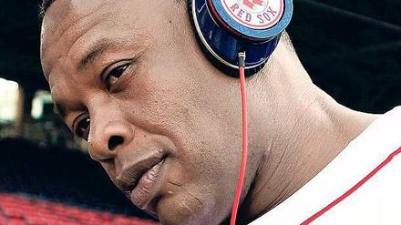 Ausgeplaudert: In einem Facebook-Video erklärte sich Beats-Mitgründer Dr. Dre zum ersten Milliardär im Hip-Hop-Geschäft. Dann verschwand das Video wieder.
