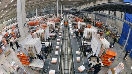 Logistikzentrum in Erfurt. Die jüngste Kritik an den Arbeitsbedingungen habe das Geschäft von Zalando nicht gebremst, sagt Zalando-Vorstand Rubin Ritter