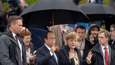 Begegnung im Regen in Sassnitz auf Rügen.