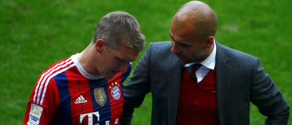 Kann er? Oder kann er nicht? Bayern-Coach Pep Guardiola muss um den Einsatz seines Kapitäns Bastian Schweinsteiger im DFB-Pokalfinale bangen.