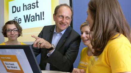 Ganz europäisch: Alexander Graf Lambsdorff bei der Vorstellung des Wahl-o-mats Ende April.