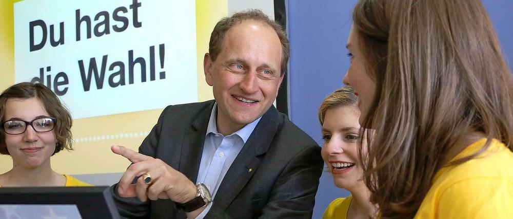 Ganz europäisch: Alexander Graf Lambsdorff bei der Vorstellung des Wahl-o-mats Ende April.