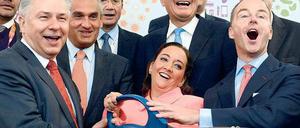 Fröhliche Messegesellschaft. Klaus Wowereit (l.), die mexikanische Tourismusministerin Claudia Ruiz-Massieu und Messe-Geschäftsführer Christian Göke (r.) im März 2014 bei der Berliner Tourimusmesse ITB. 