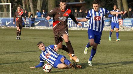 Kampf um den Klassenerhalt. Hertha BSC II, hier ein Bild aus dem Spiel gegen die Reserve des FC St. Pauli im Februar 2014.